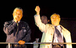 登壇した見付副委員長(左)