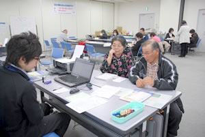 相談しながら自主申告を(写真は昨年の相談会)